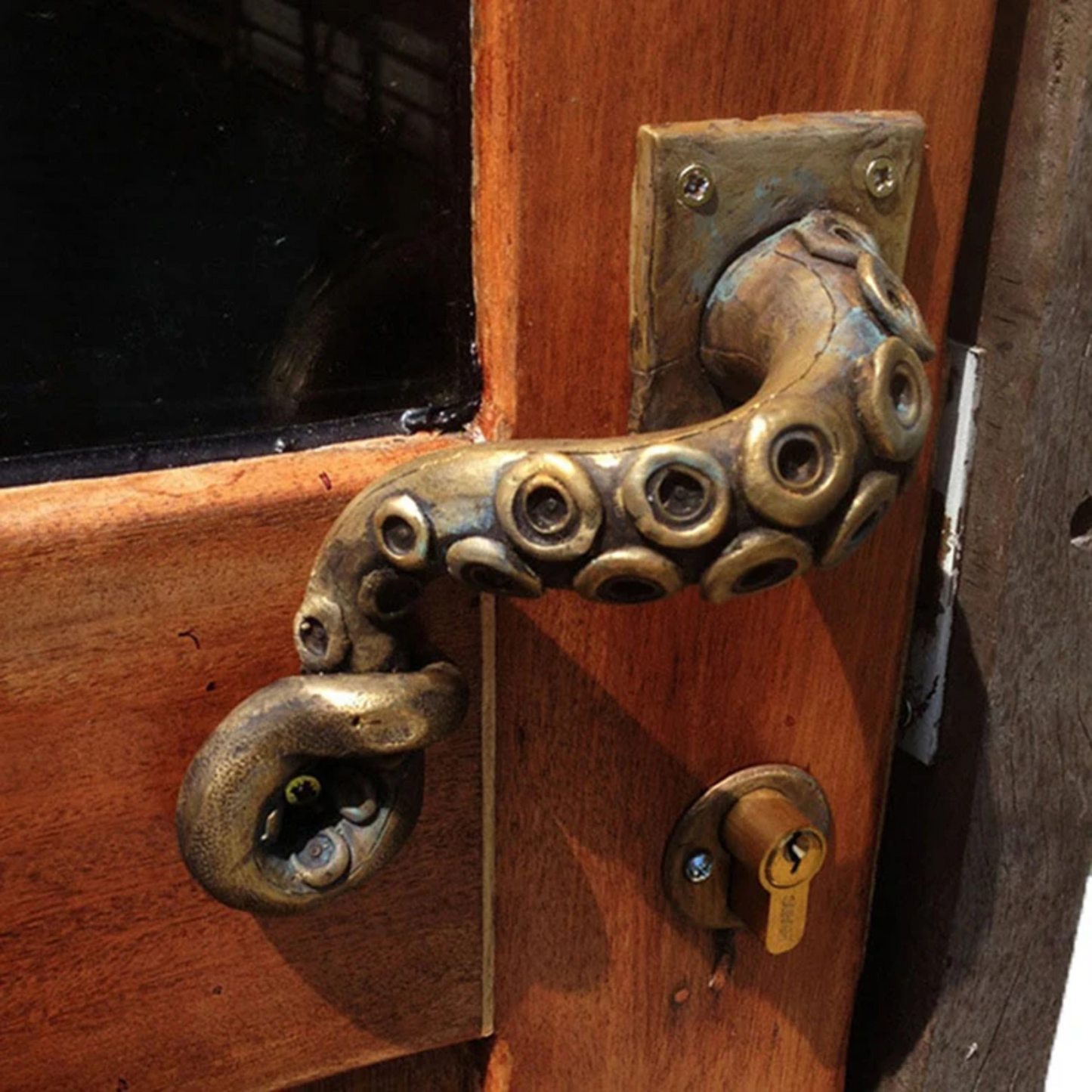 octopus_door_handle